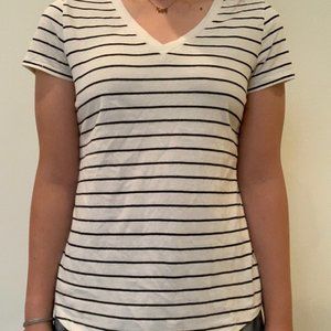 STRIPPED V-NECK T SHIRT